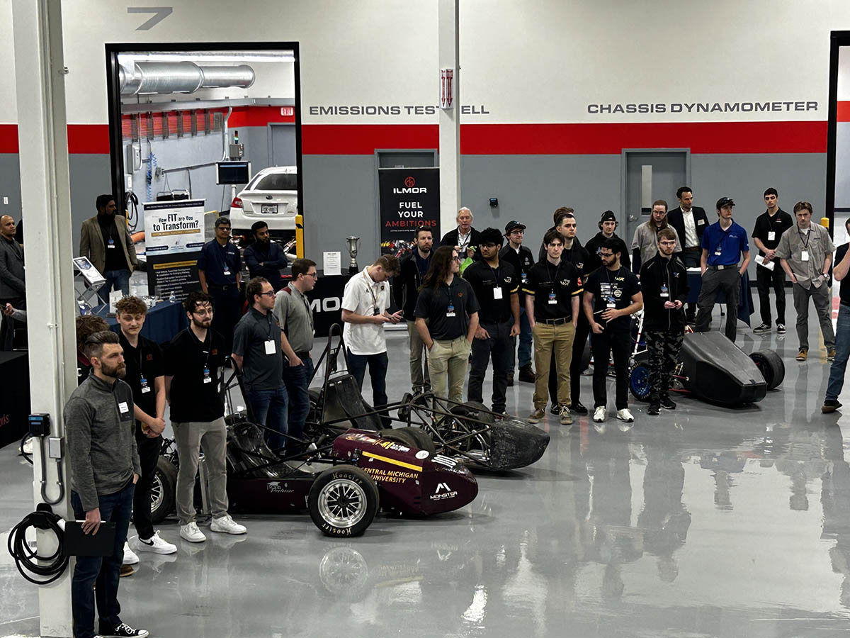 ETTN/SAE Career Fair Fosters Industry Connections for Future Engineers