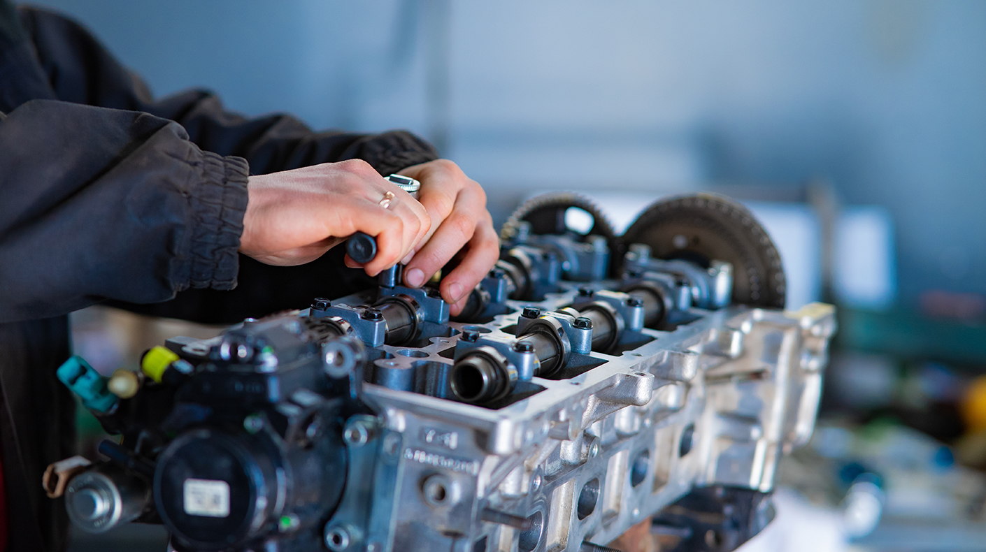 New Jobs: Engine Builder, Retail Sales Specialist and More