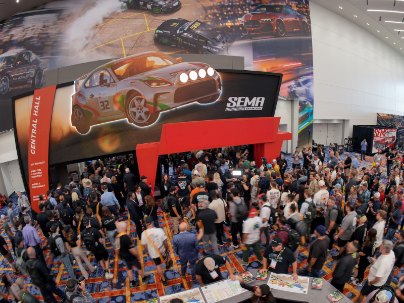 Crowd at entrance of Central Hall at the SEMA Show