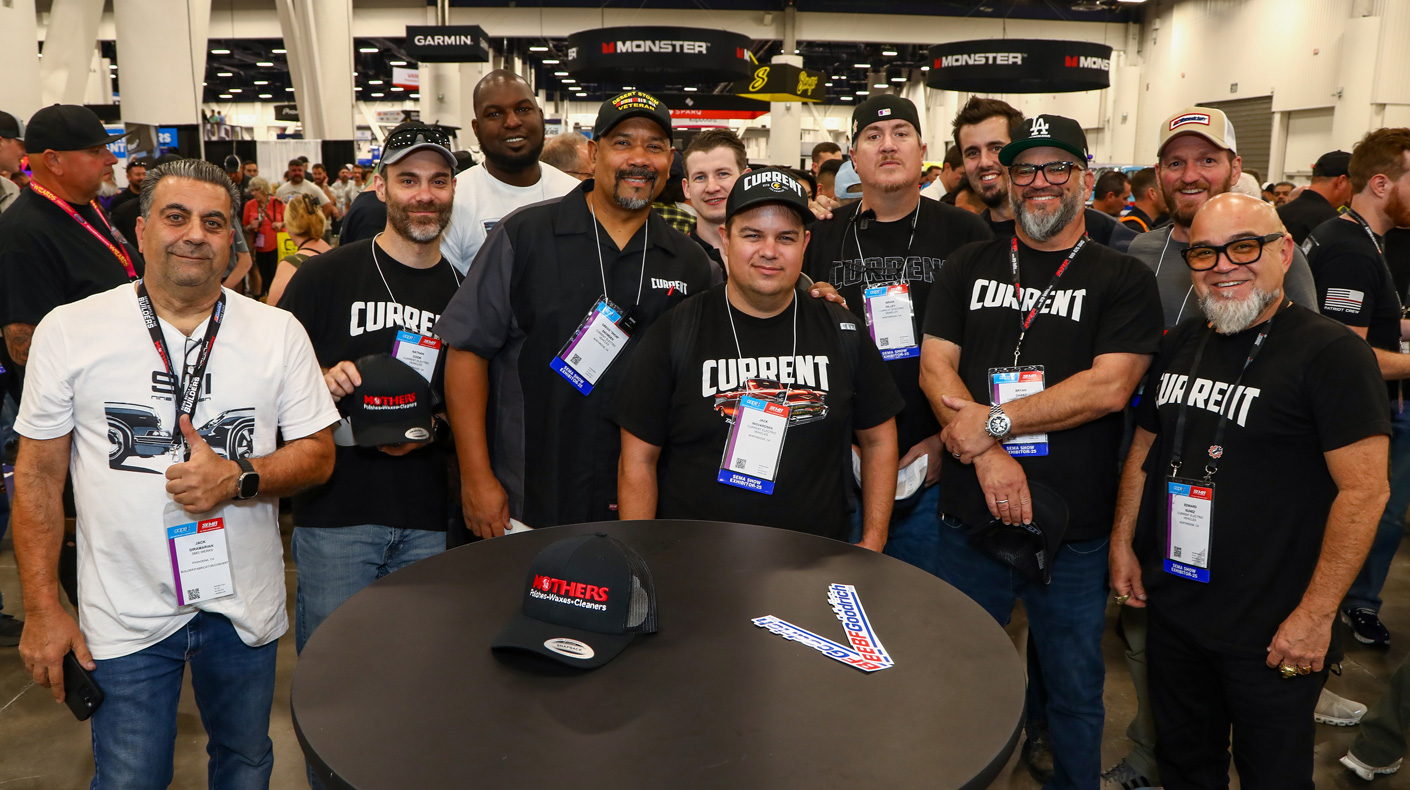 Crowds gather as the top finalists are revealed on the SEMA Show floor 2025 Battle of the Builders