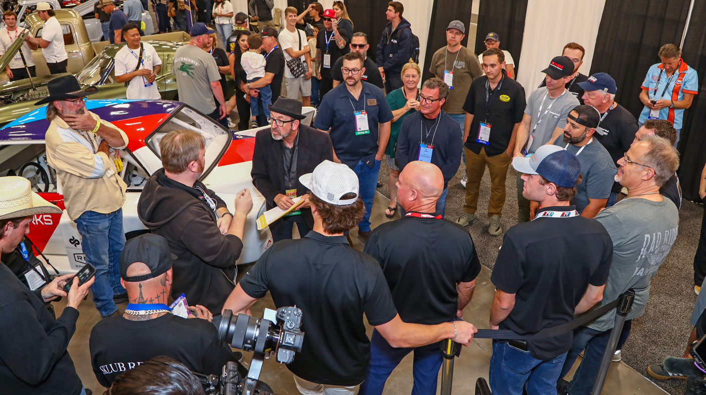 Crowds at the 2025 SEMA Battle of the Builders stage announcement