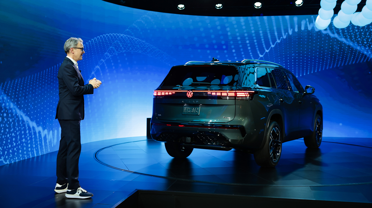 An image of a Hyundai exec talking about the new Atlas at the NY Auto Show.