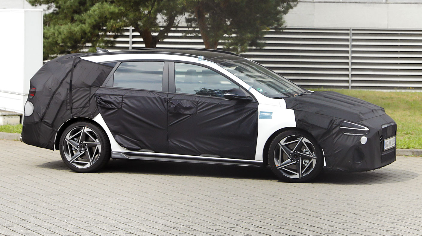 Hyundai i30 spy shots