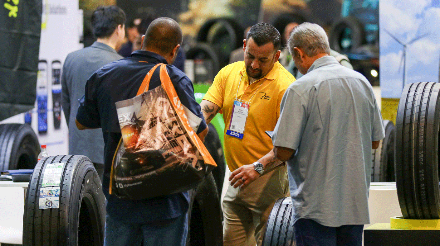 An image of B2B conversations at the SEMA Show.