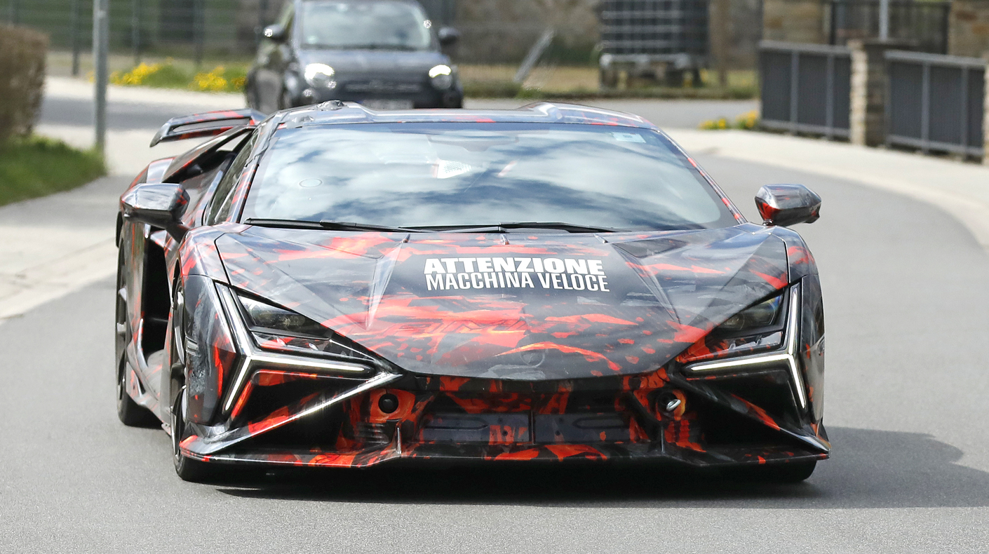 An image of the camouflaged Lamborghini Revuelto.