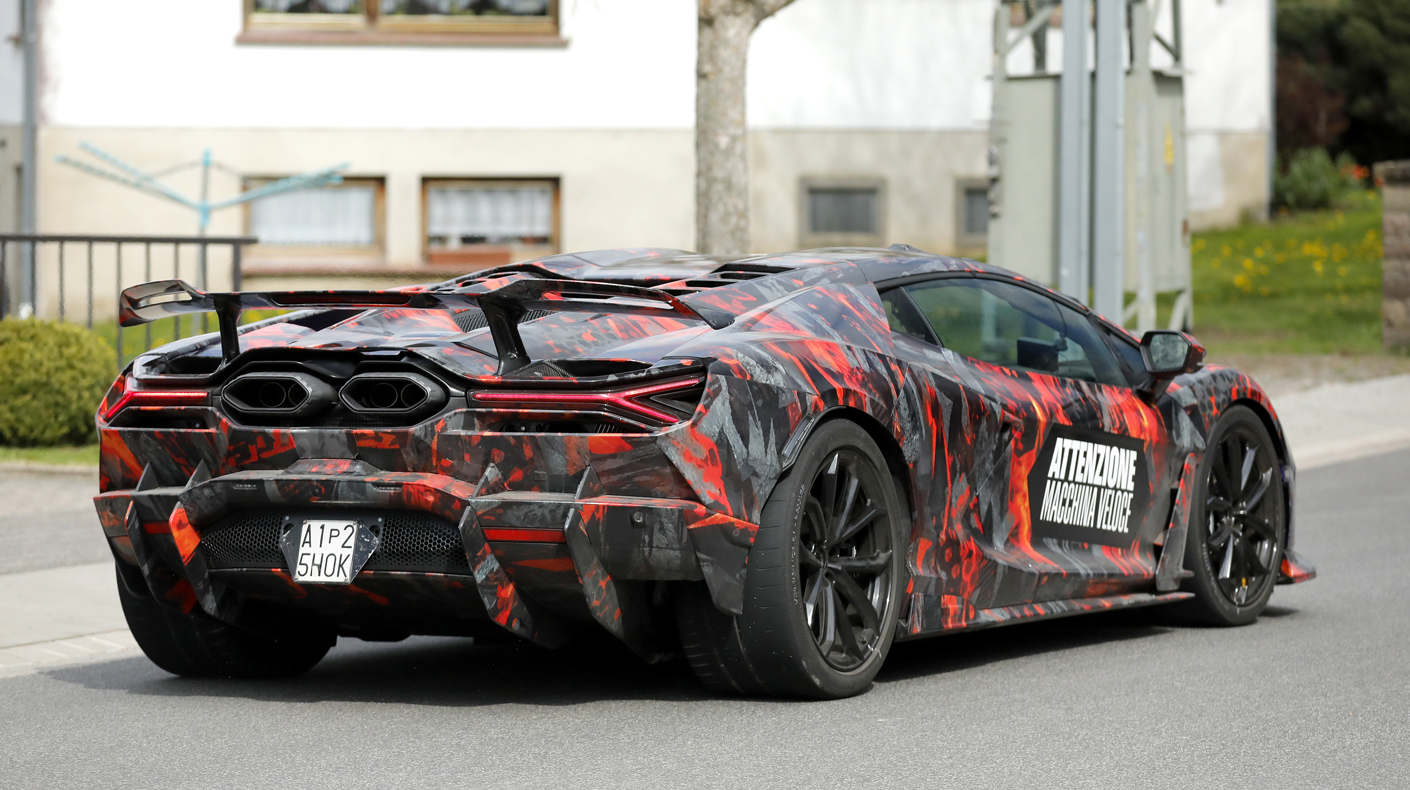An image of the camouflaged Lamborghini Revuelto.