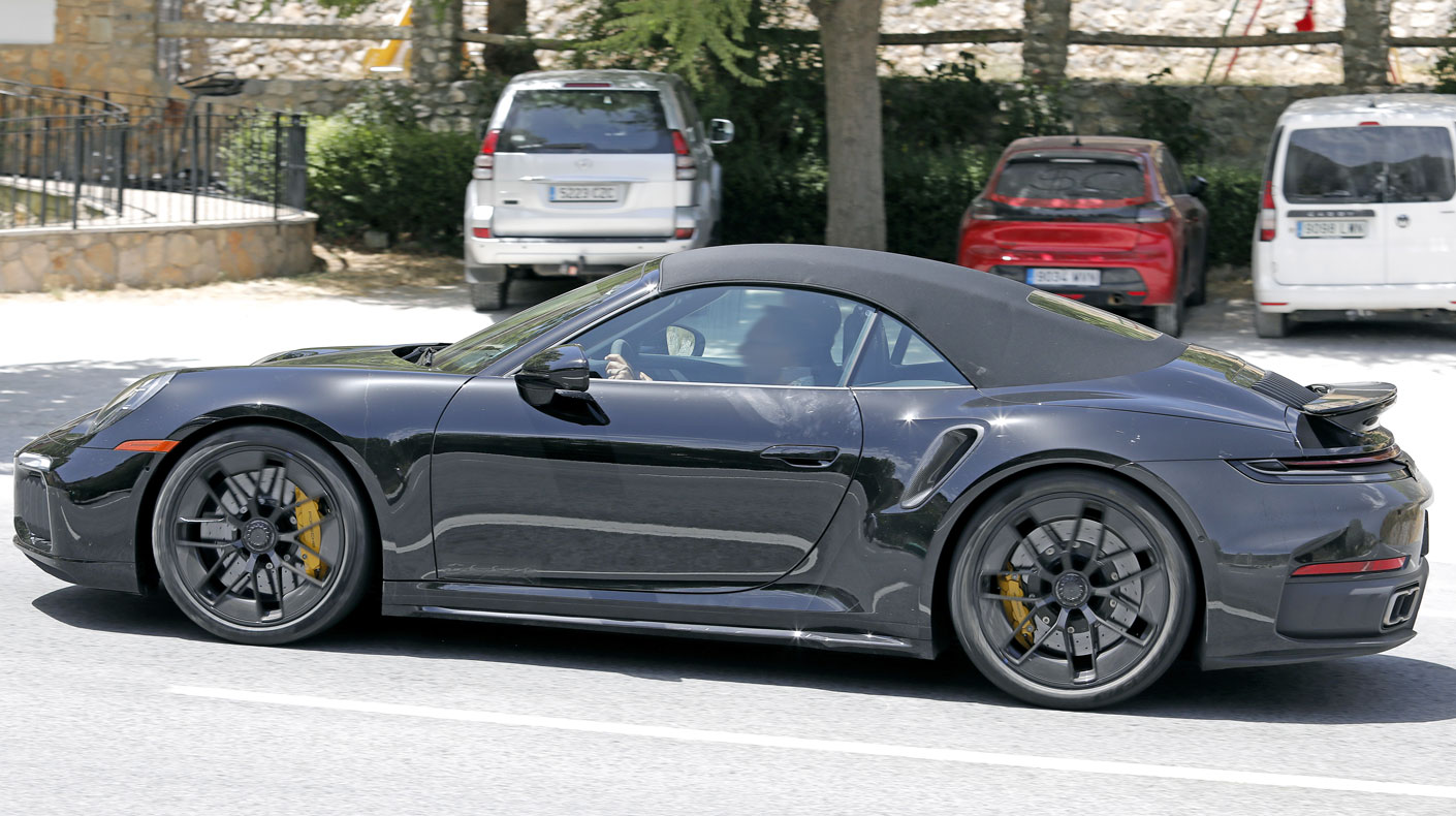 '26 Porsche 911 Turbo Cabrio spy shots