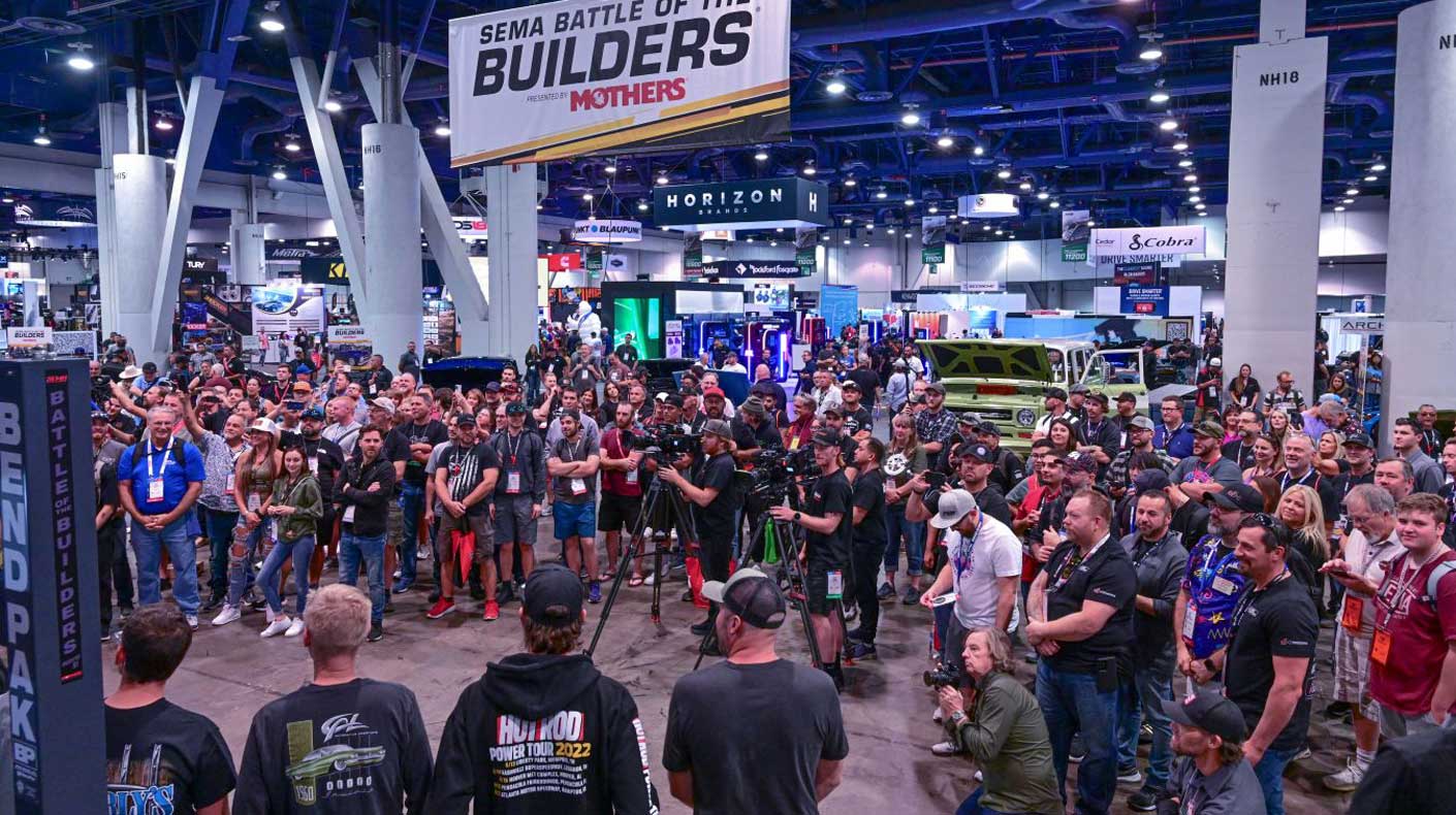 SEMA Battle of the Builders crowd.