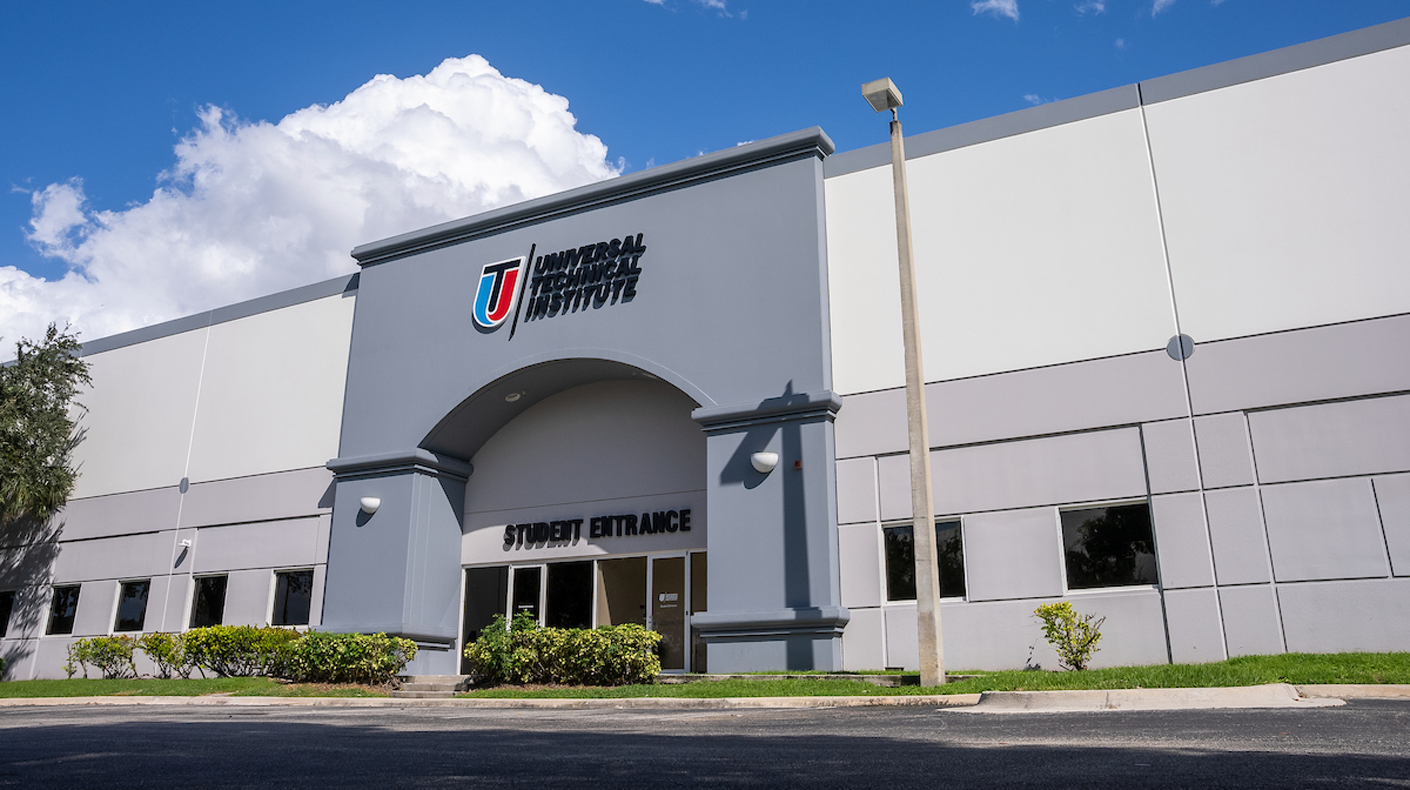 An image of the Universal Technical Institute campus in Miramar Fl.