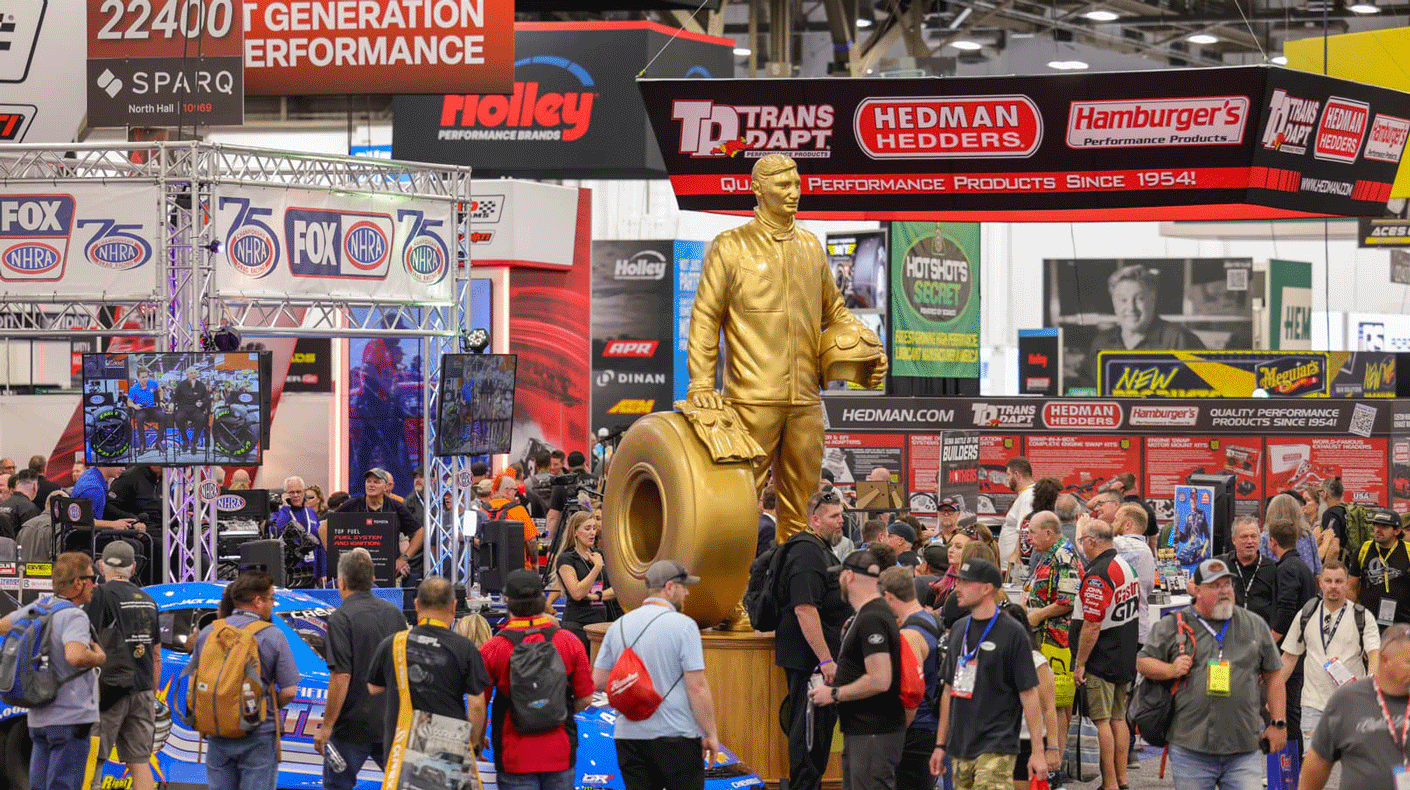 A picture of the crowds in the SEMA Show Racing and Performance section.