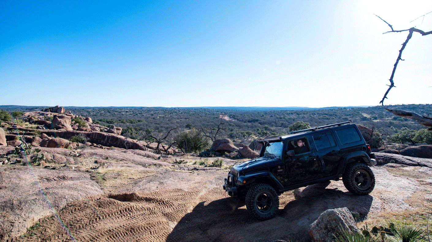 An image of a Jeep on a canyon route in USA.