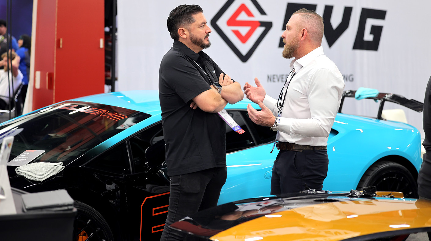 An image of a B2B conversation at the SEMA Show.