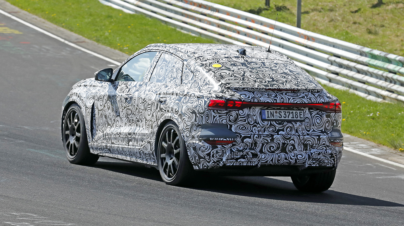 Spy Shot the Audi RSQ6 e-Tron.