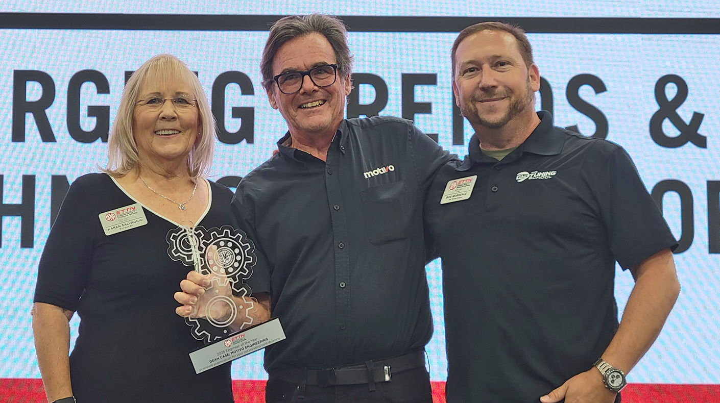 SEMA member receiving council and network award.