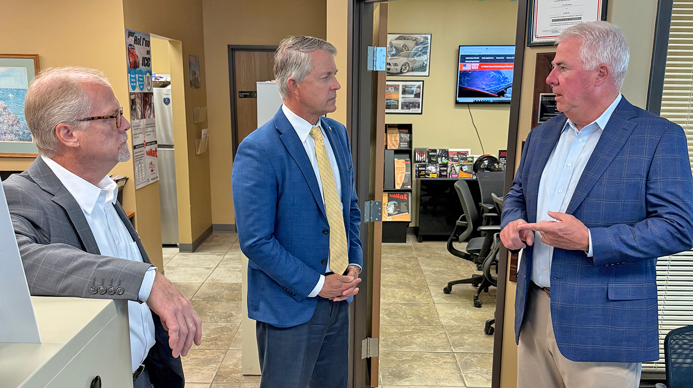 Senator Roger Marshall visiting Hushmat.