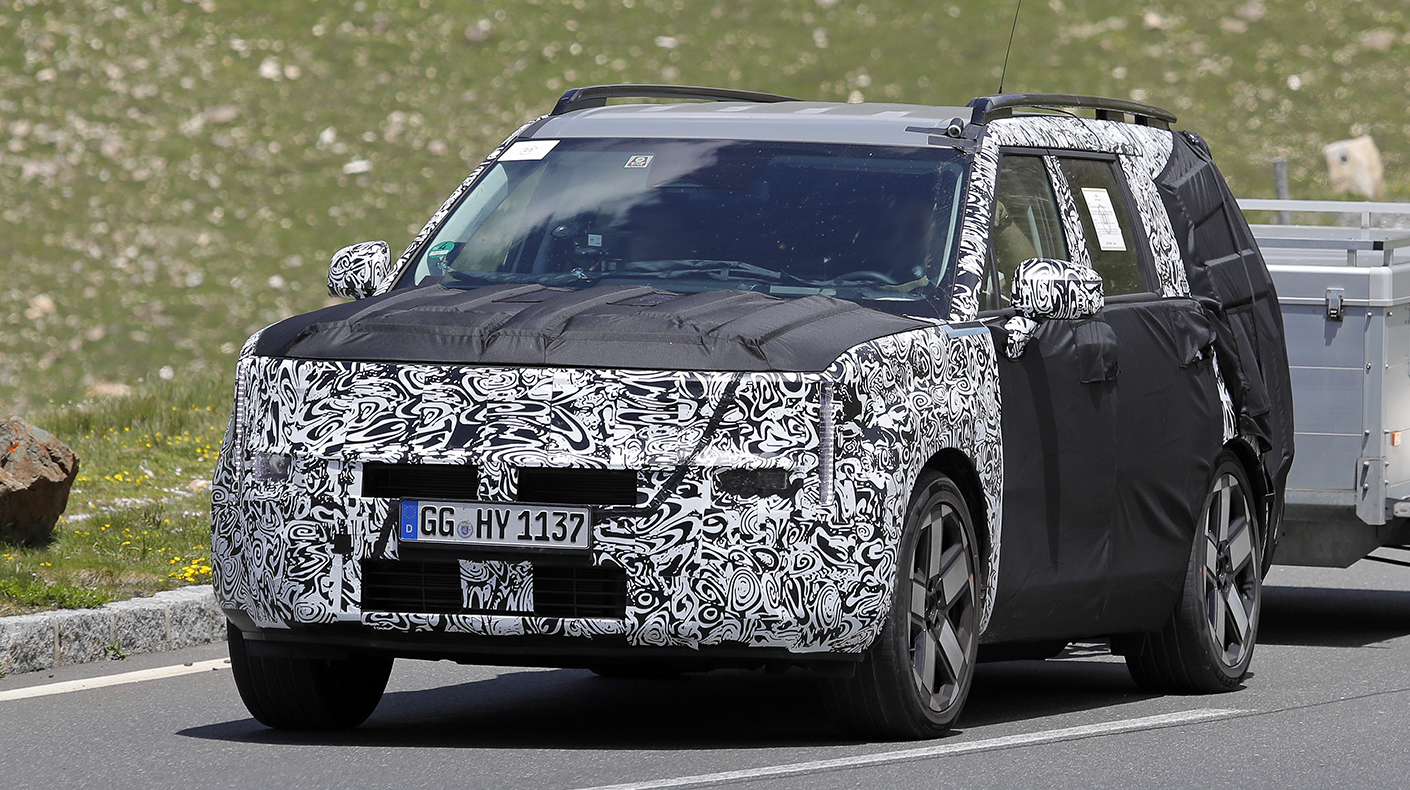 Hyundai Santa Fe facelift prototype.