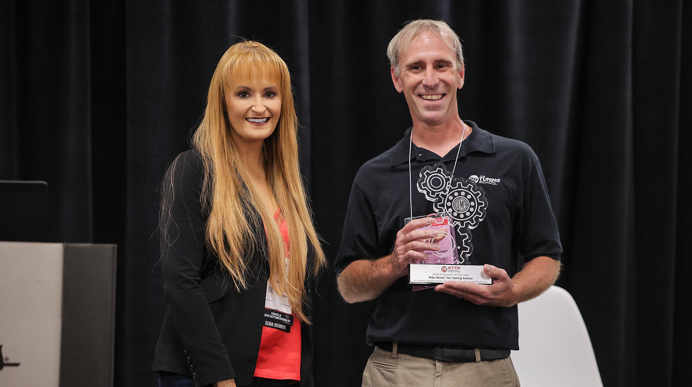 Kelleigh Shankel presented the ETTN Engineer of the Year Award to Mike Black.