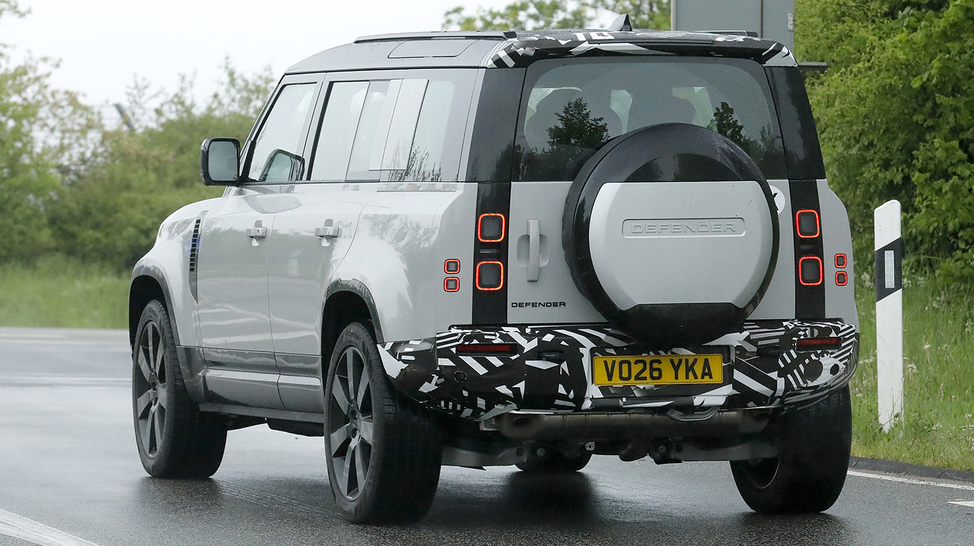 Spy Shot of the Land Rover Defender.