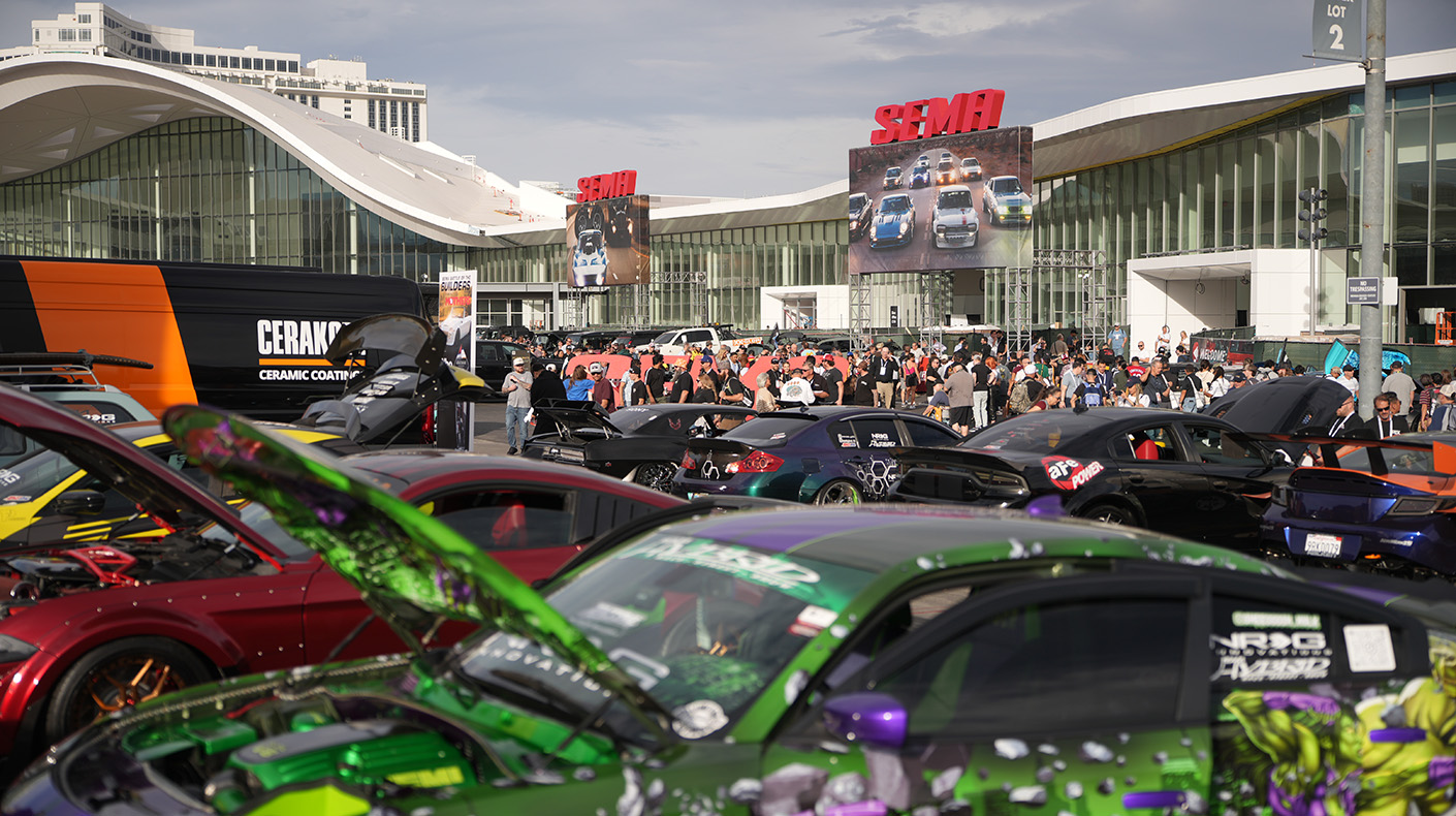 Cars and people on the SEMA Show campus.