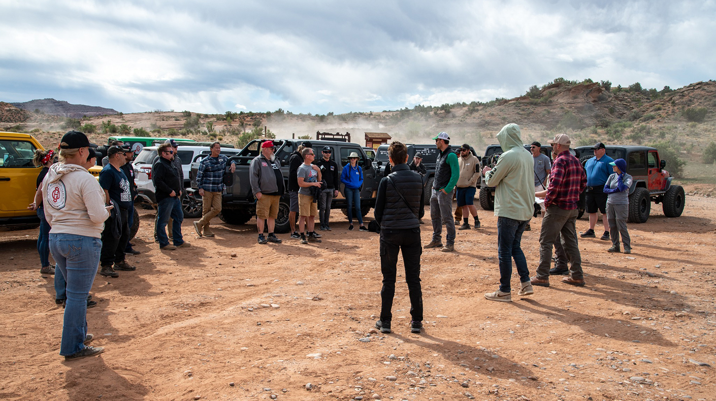 A group volunteering at Easter Jeep Safari.
